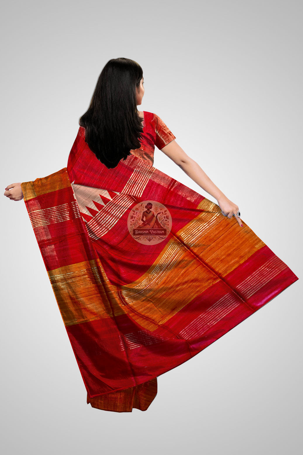 Explore Indian Tussar Silk – Rear view showcasing classic pallu design