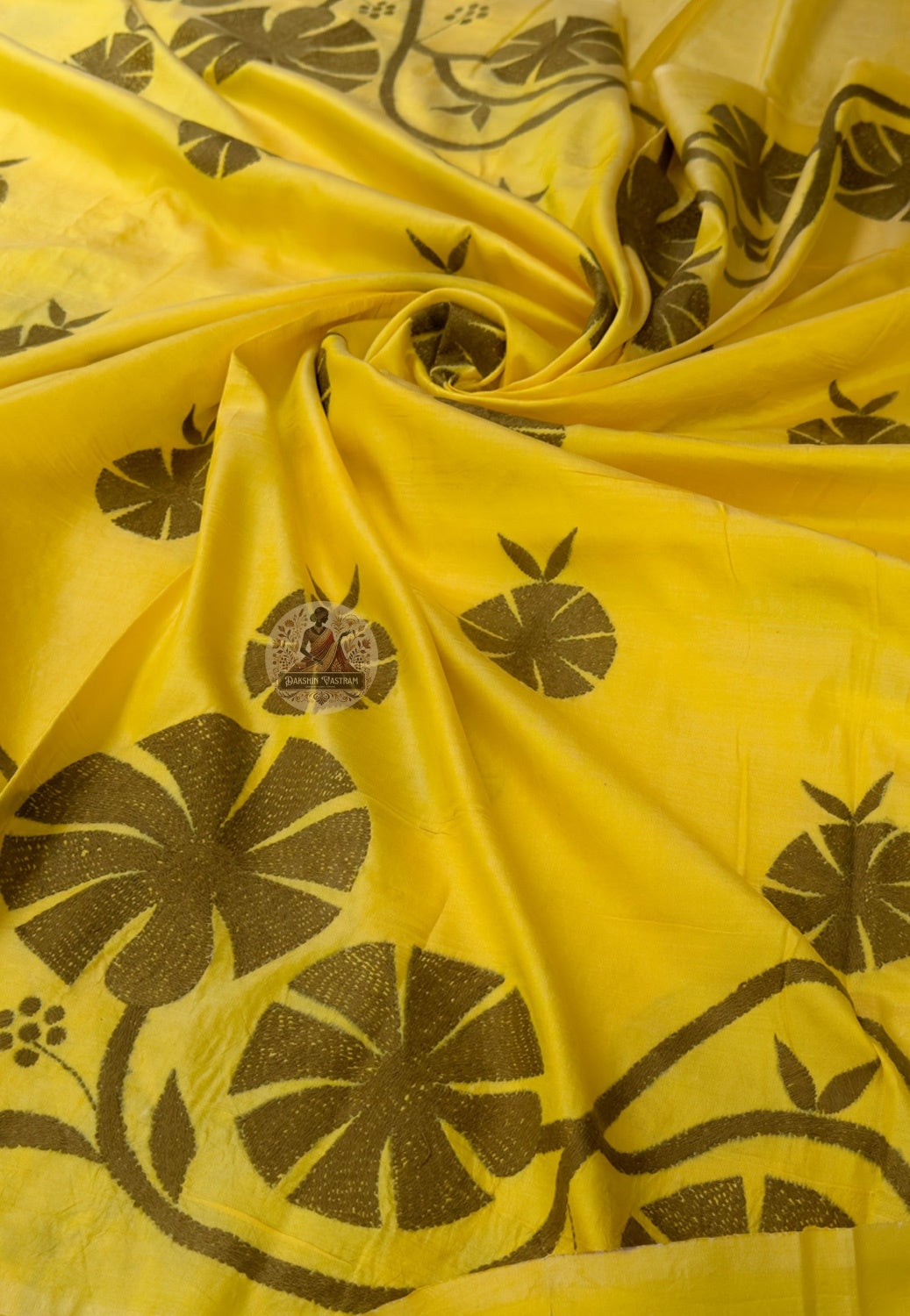 Full saree view of Bishnupur heritage handloom silk saree with matching blouse piece, crafted in Bishnupur, West Bengal