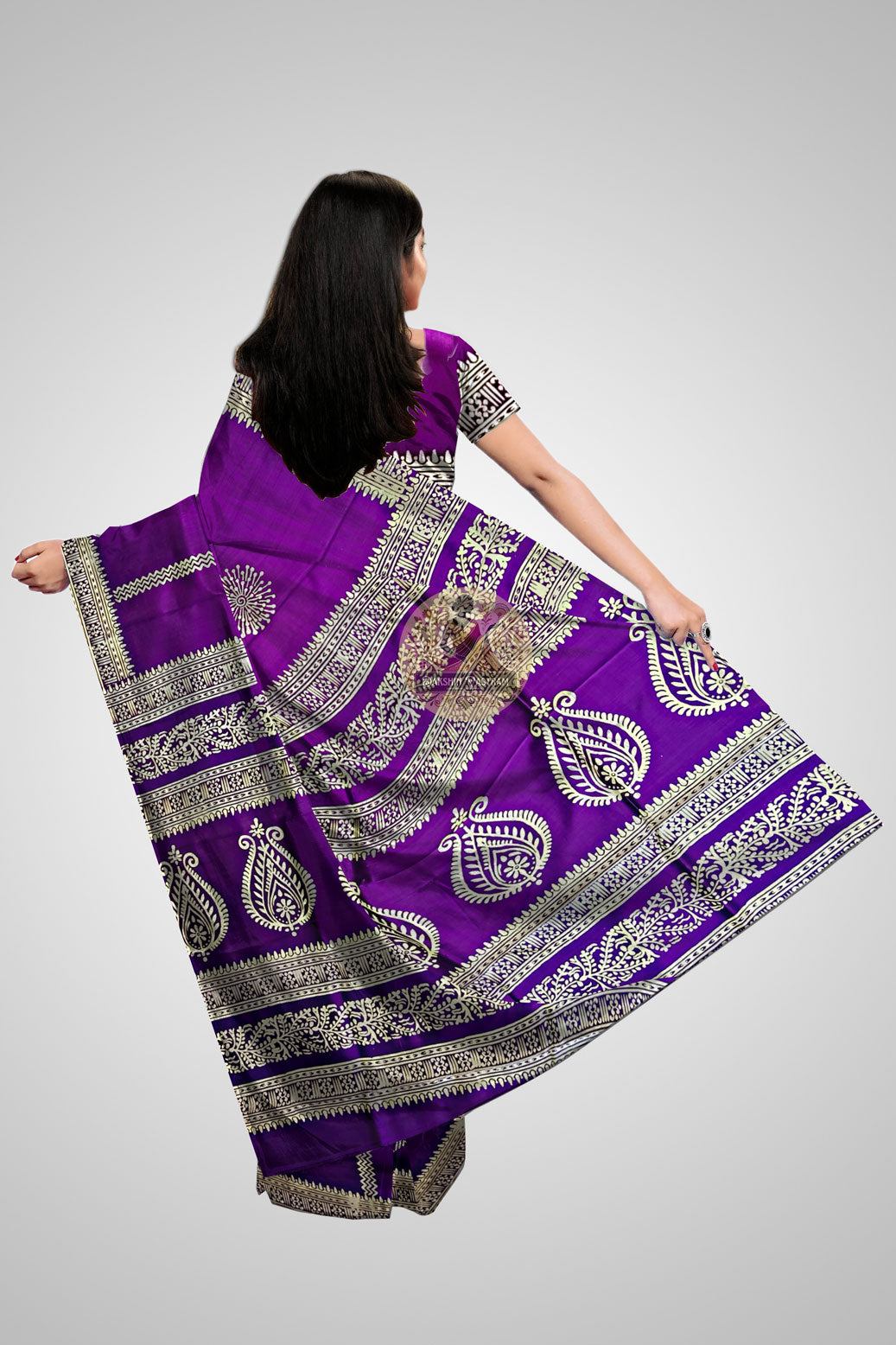 Buy Pure Silk Saree – Rear view showcasing pallu and block design