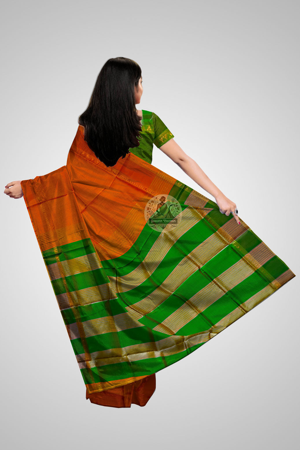 Buy Handloom Zari Saree – Rear pallu view with intricate zari pattern