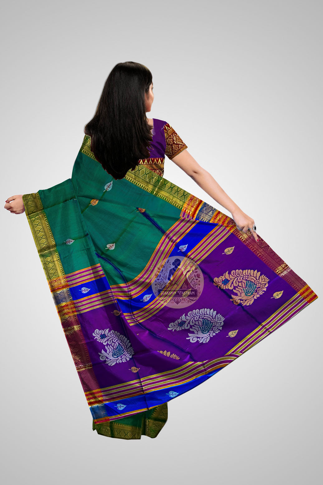 Buy Handloom Pure Silk Saree online – back pleat view