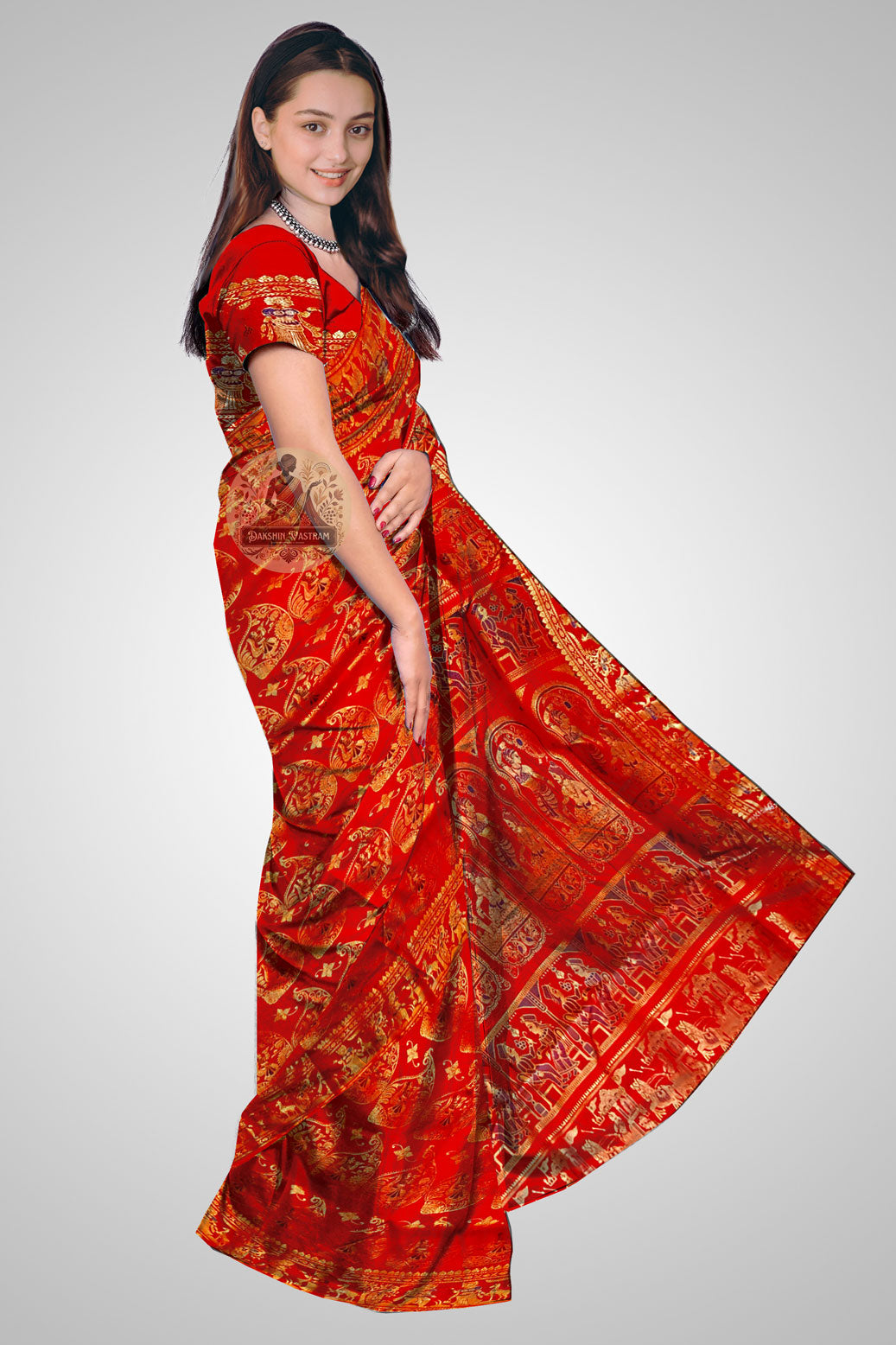 Shop Handwoven Swarnachari Saree – Side profile showing pallu design