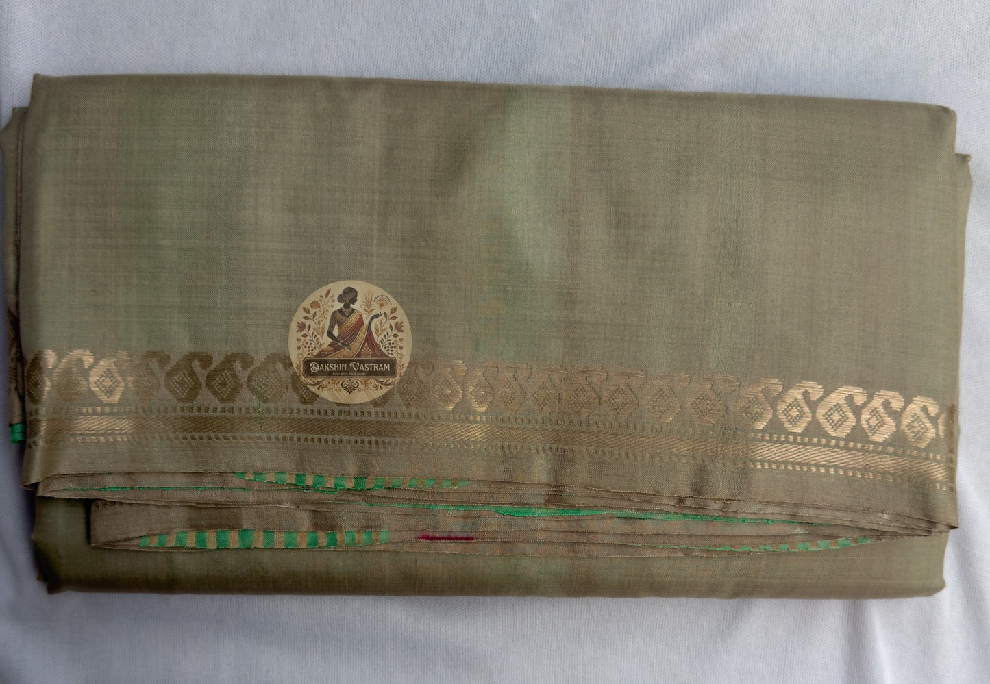 Bishnupur handloom saree showing natural sheen