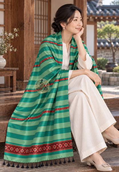 Side view of Bishnupur Baluchari pure silk legacy stole displaying smooth natural silk drape and lustre for Diwali weddings and generational gifting occasions