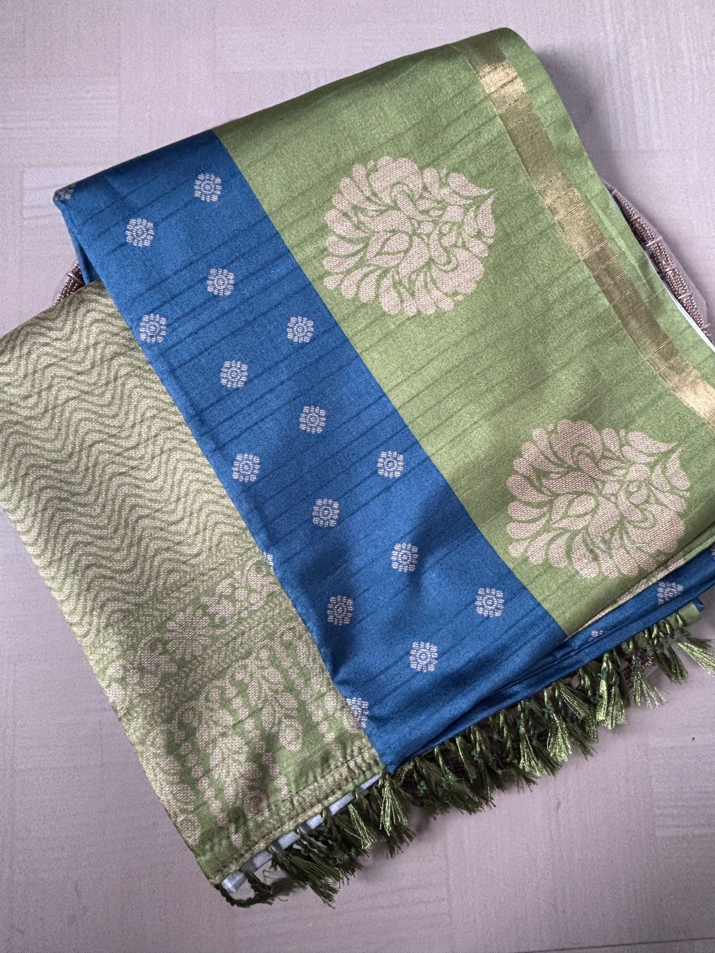 Shop Indian Saree Online – Semi silk weave close-up