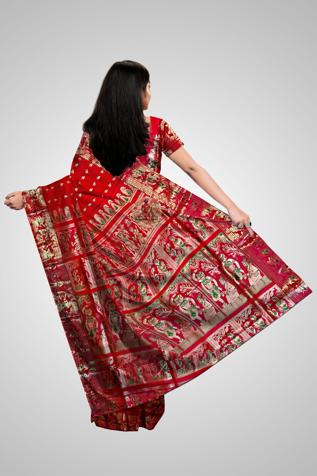 Buy Swarnachari Saree – Rear view showcasing pallu detailing