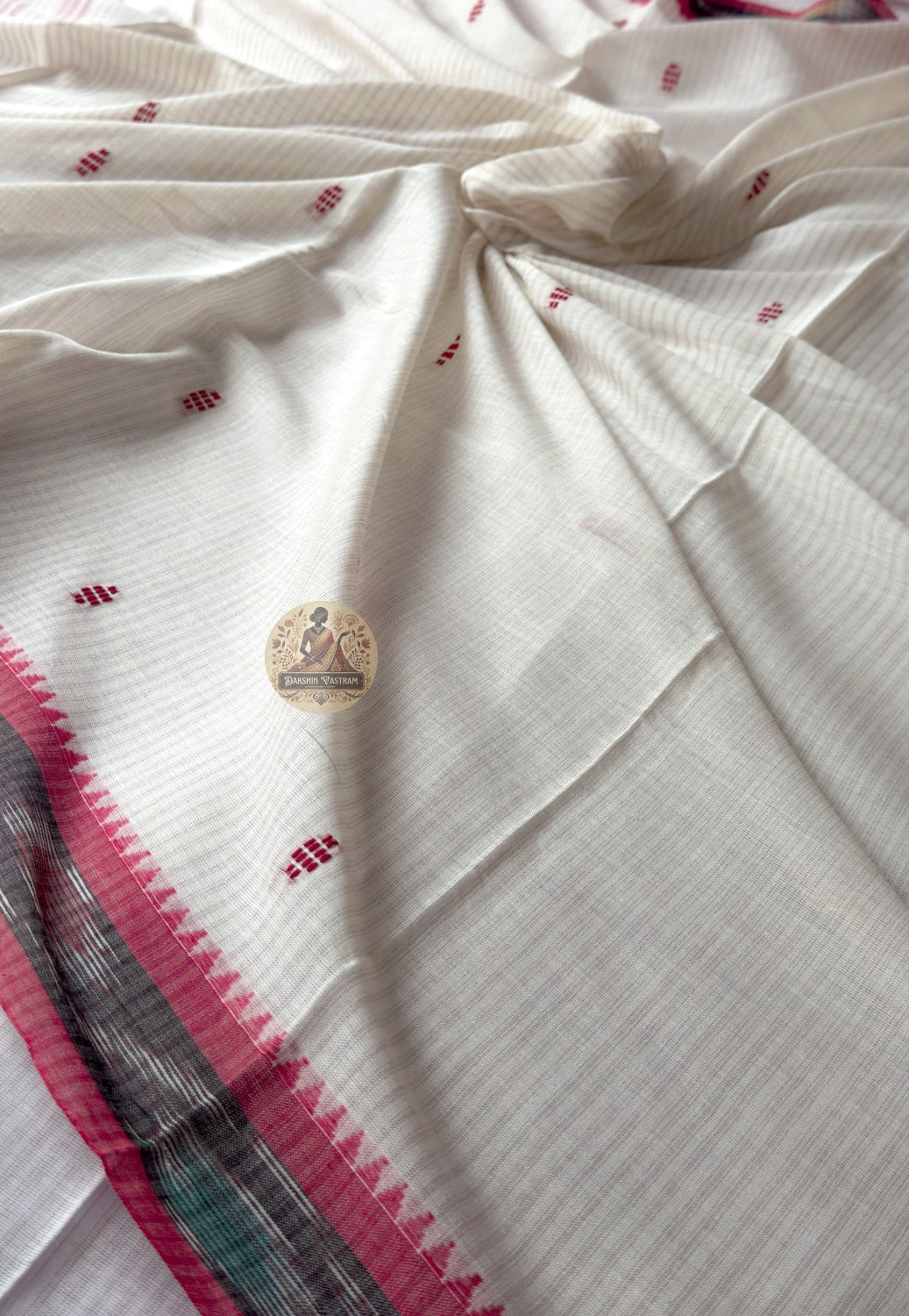 Styling detail showing cotton blouse paired with Bengali handloom pure cotton saree