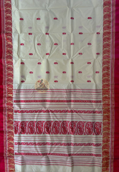 Rear view of Bishnupur Garad heirloom silk saree showcasing traditional Bengal woven pallu and border on natural undyed ivory pure mulberry silk