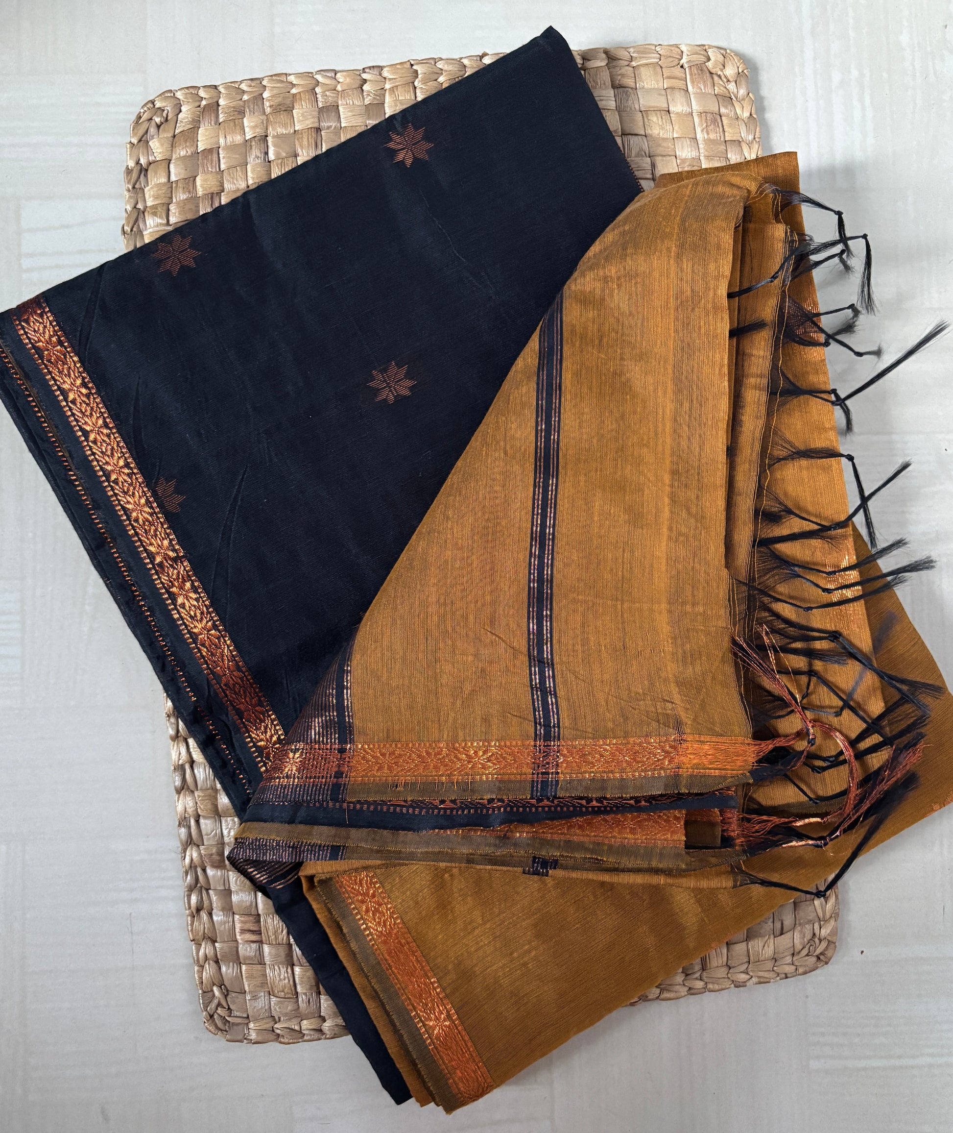 Buy Cotton Blend Saree online – Elegant Cotton Blend Saree rear view