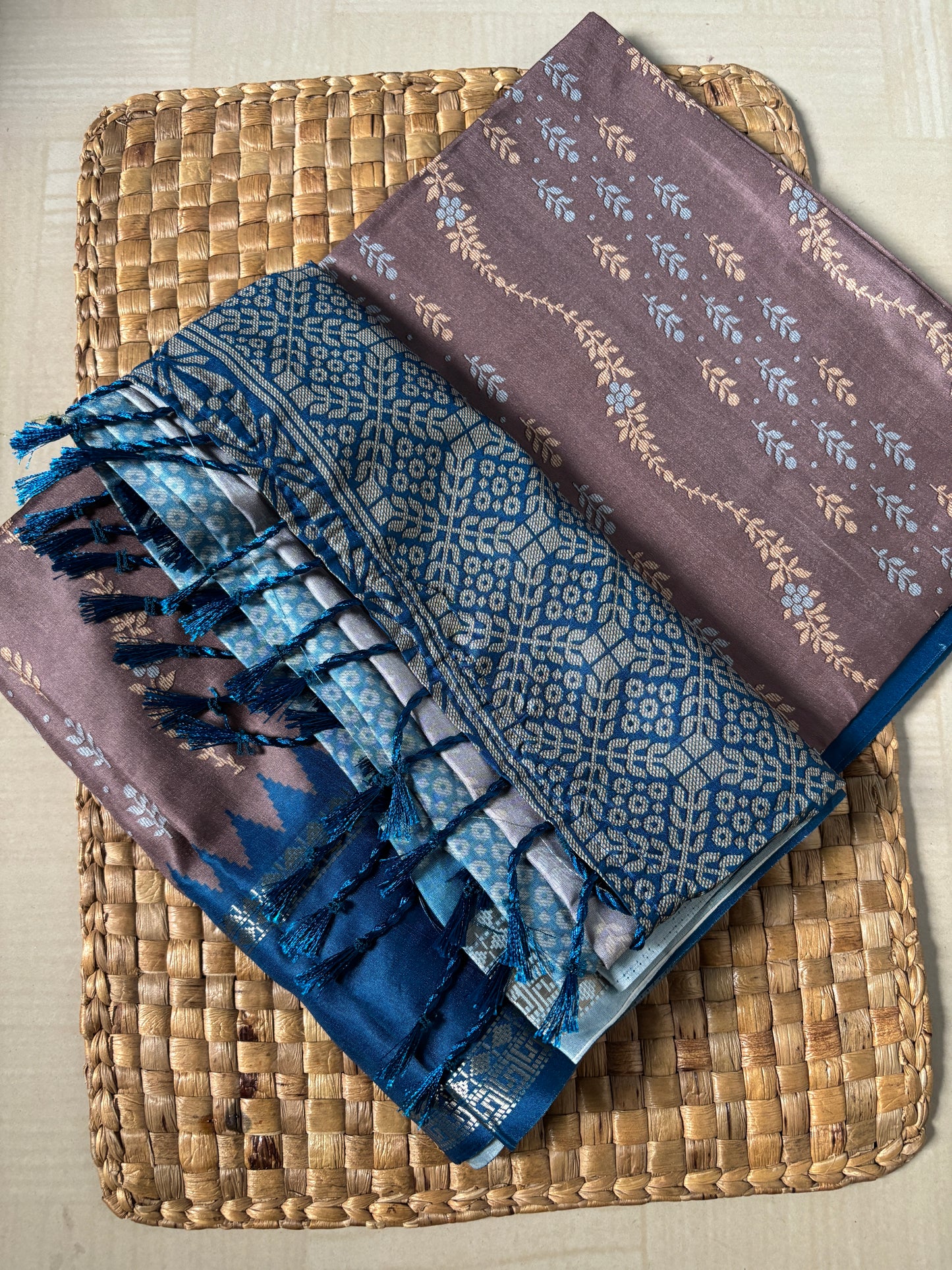 Buy Grey Semi Silk Saree with Blue Border online – Grey Saree side view
