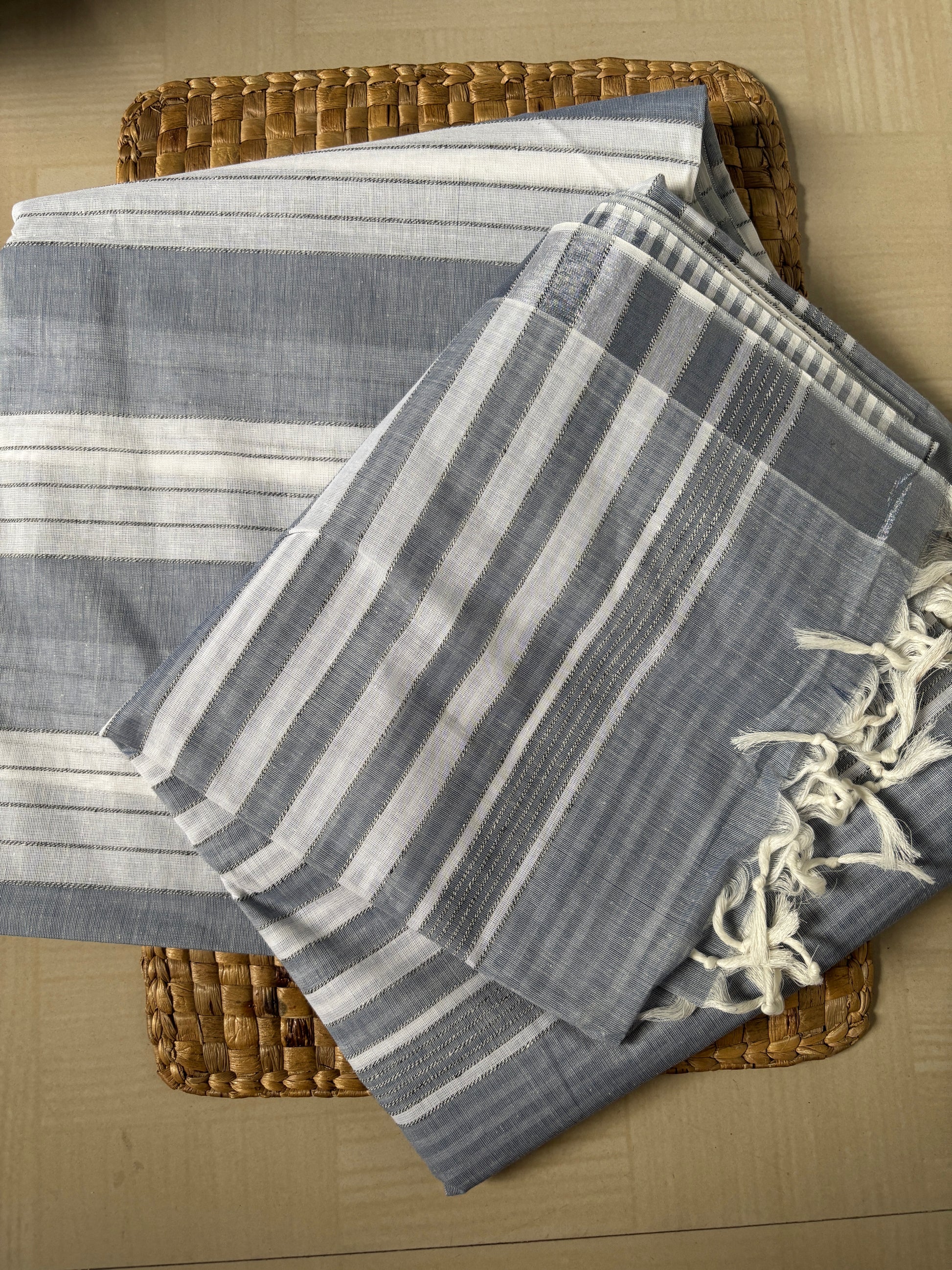 Buy Grey White Cotton Saree online – Grey White Saree front view