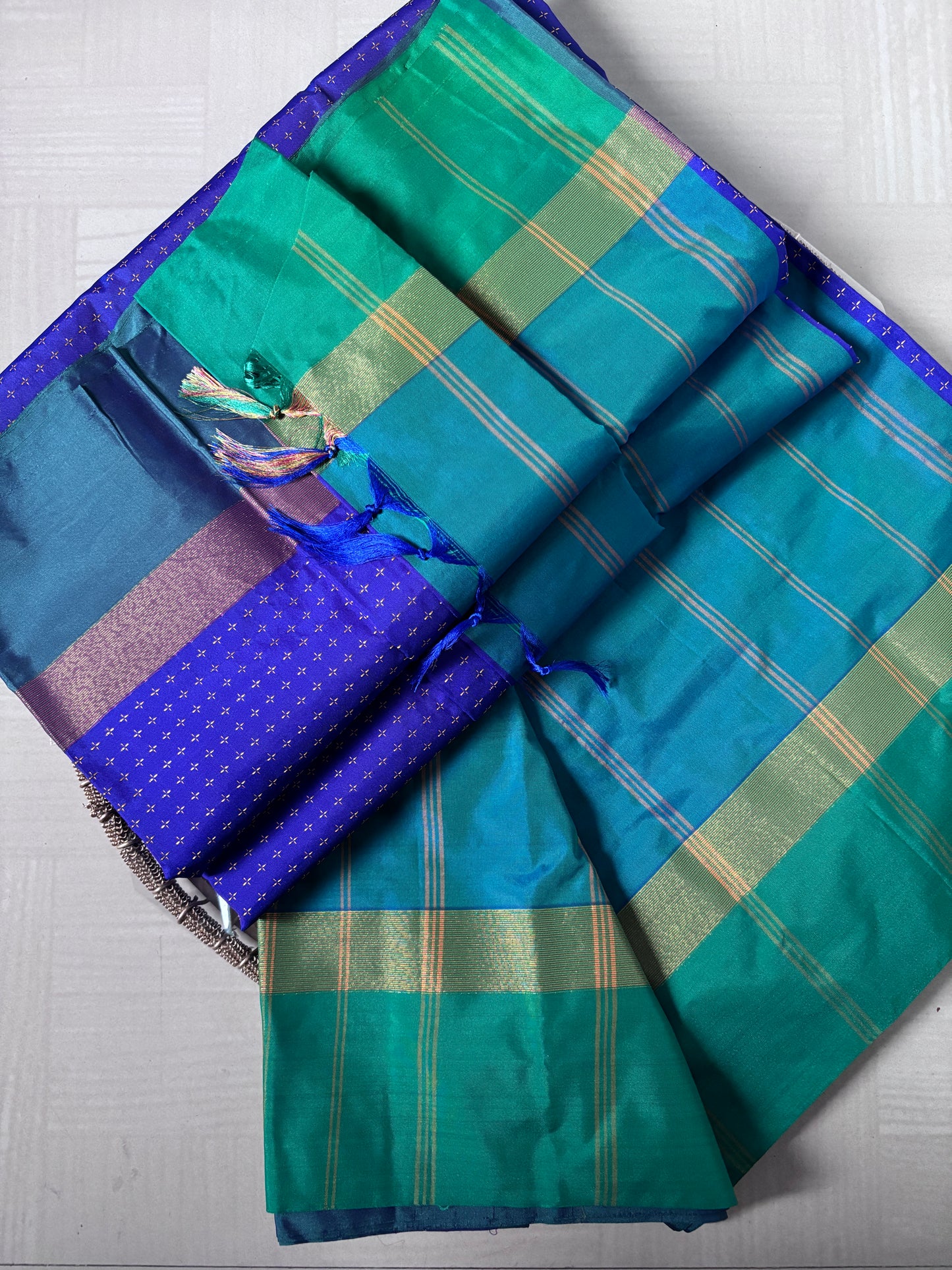 Buy Soft Silk Saree online – Blue Buti Saree blouse view