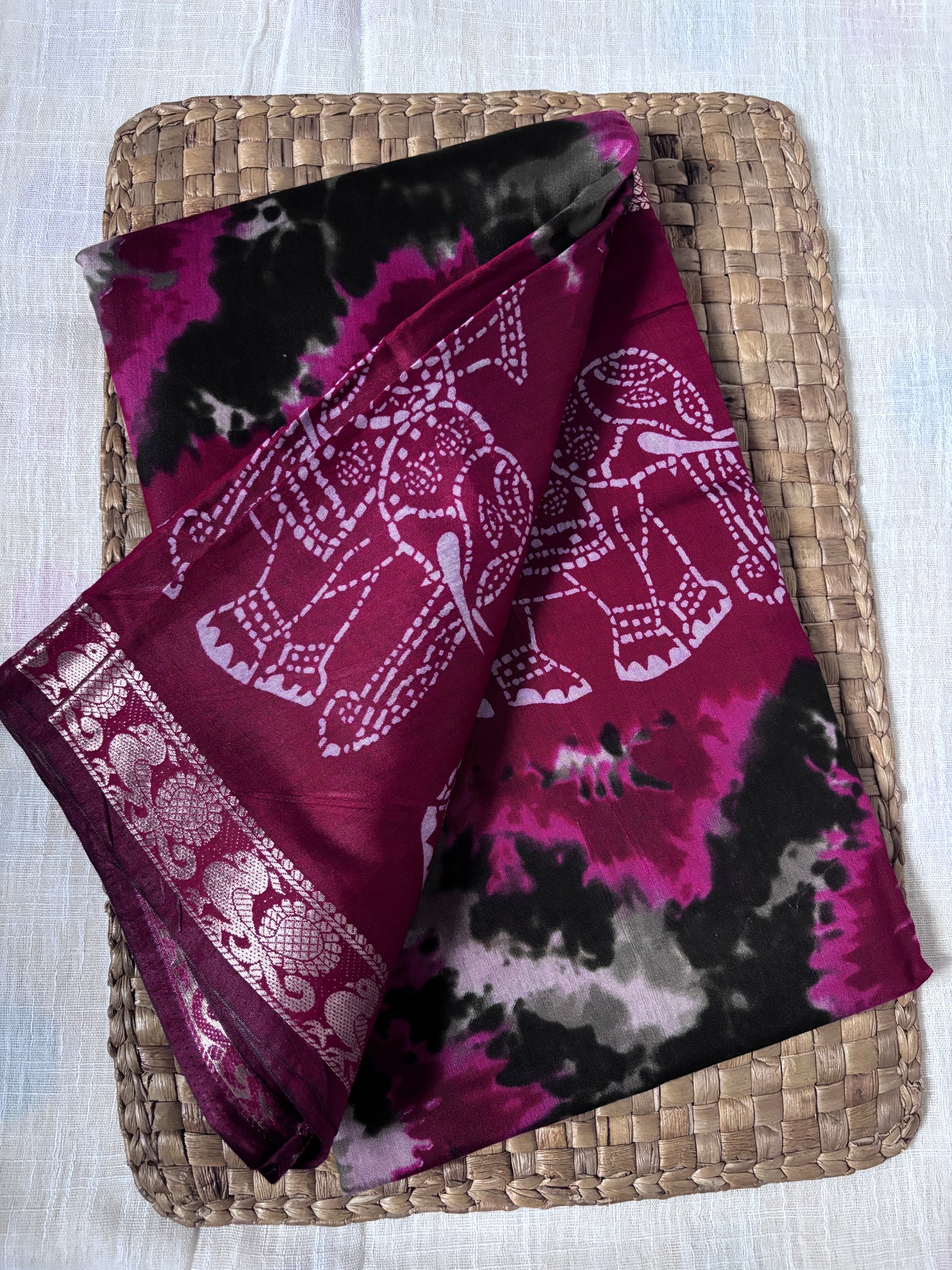 Buy Handloom Cotton Saree – Rear view with elegant pallu design
