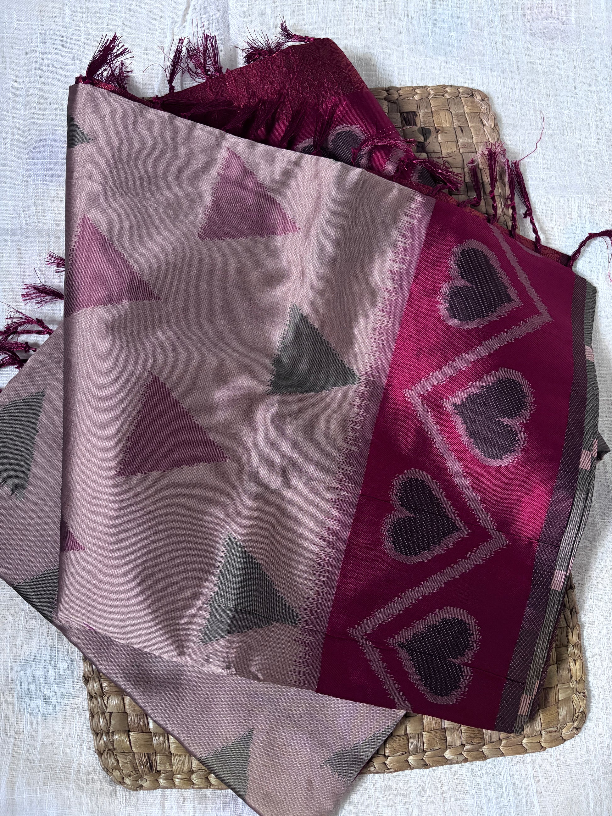 Buy Pure Mulberry Silk Sarees – Rear view featuring flowing pallu