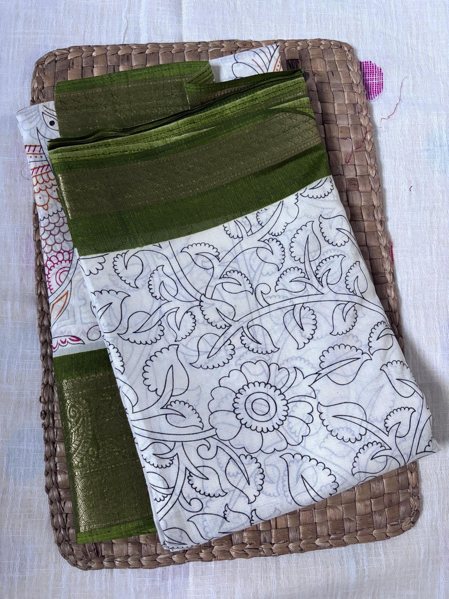 Buy Handloom Silk Sarees – Rear pallu view of Dola Silk design