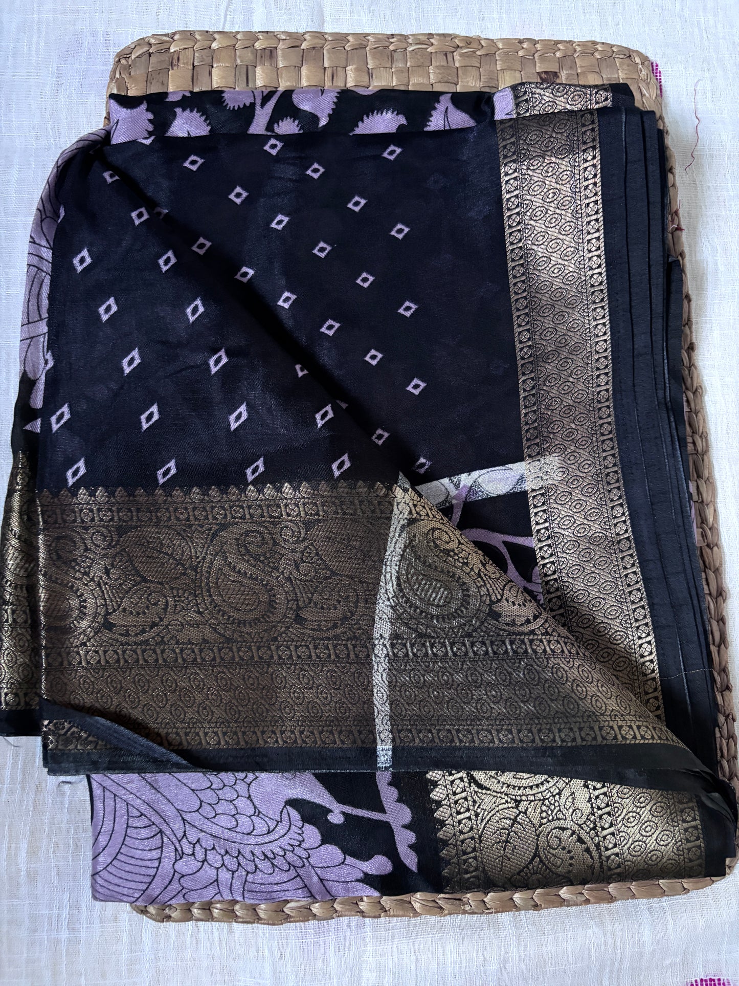 Buy Dola Silk Online – Rear view showing intricate pallu design