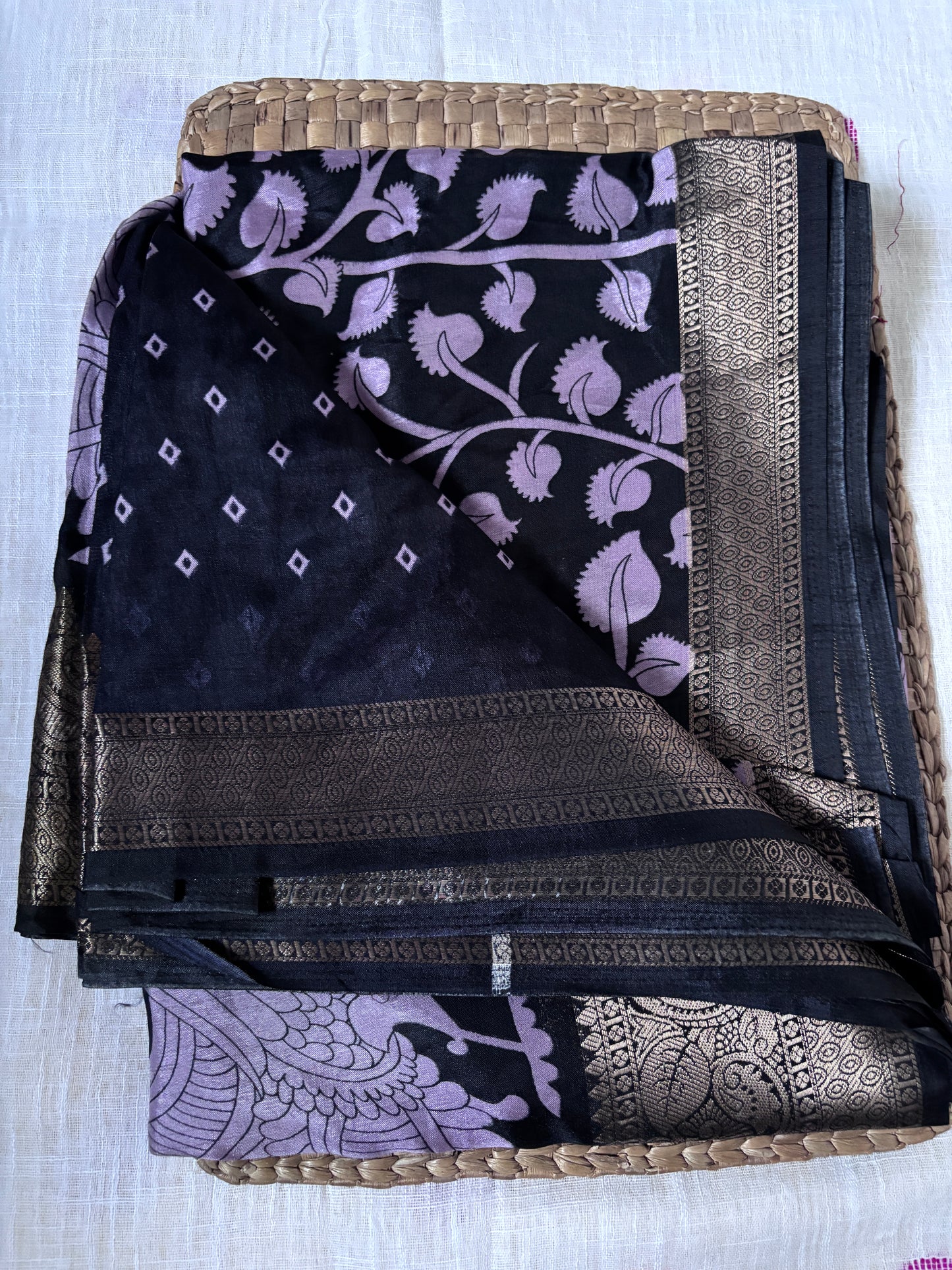 Buy Lightweight Silk Saree – Close-up view of fabric texture