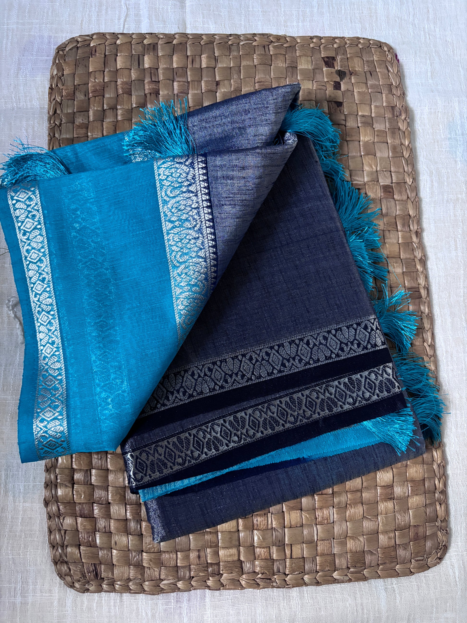 Buy Indian Tissue Saree online – Rear view showing elegant pallu fall