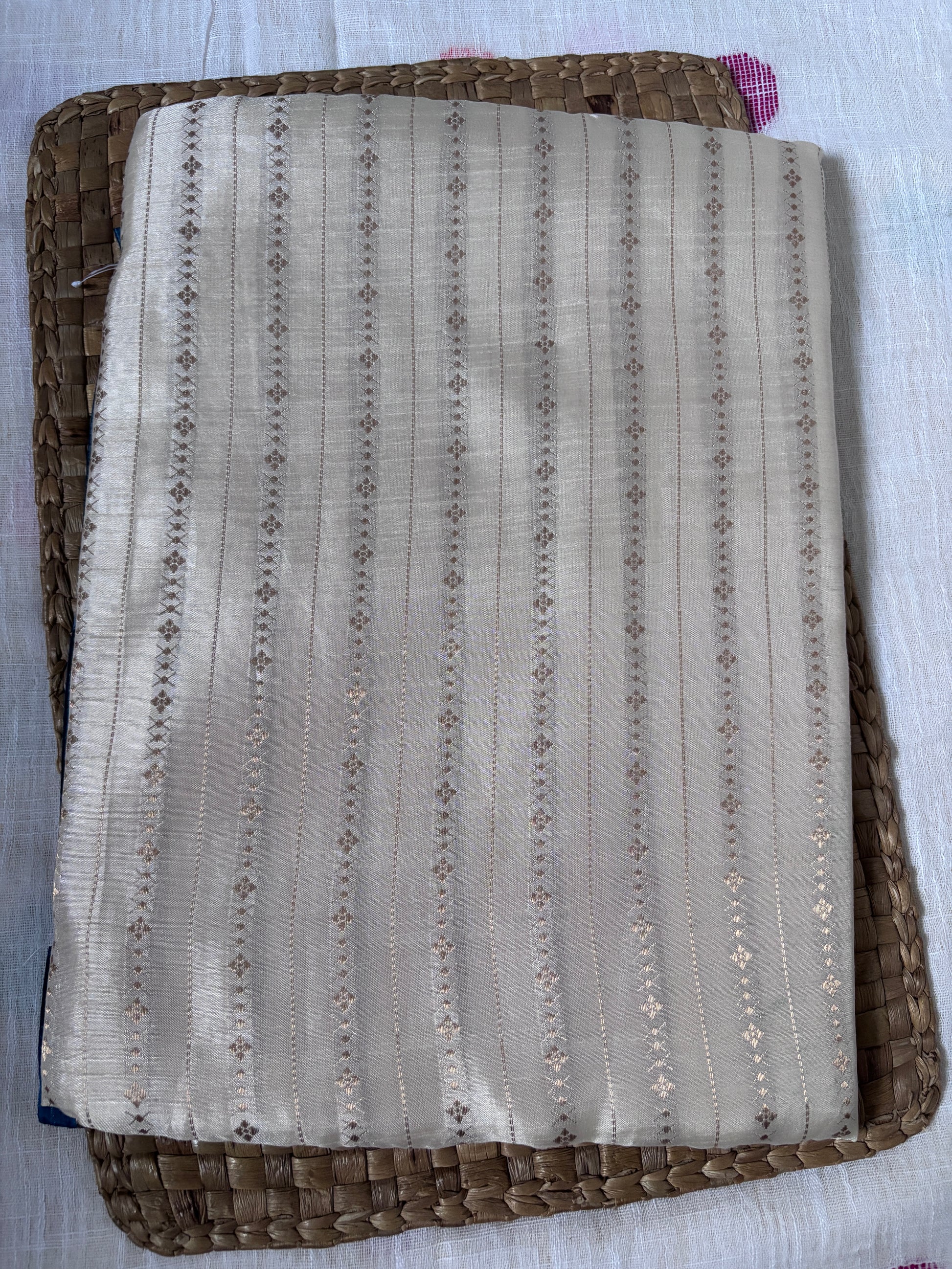 Buy Elegant Dola Saree online – Side view showing rich weave