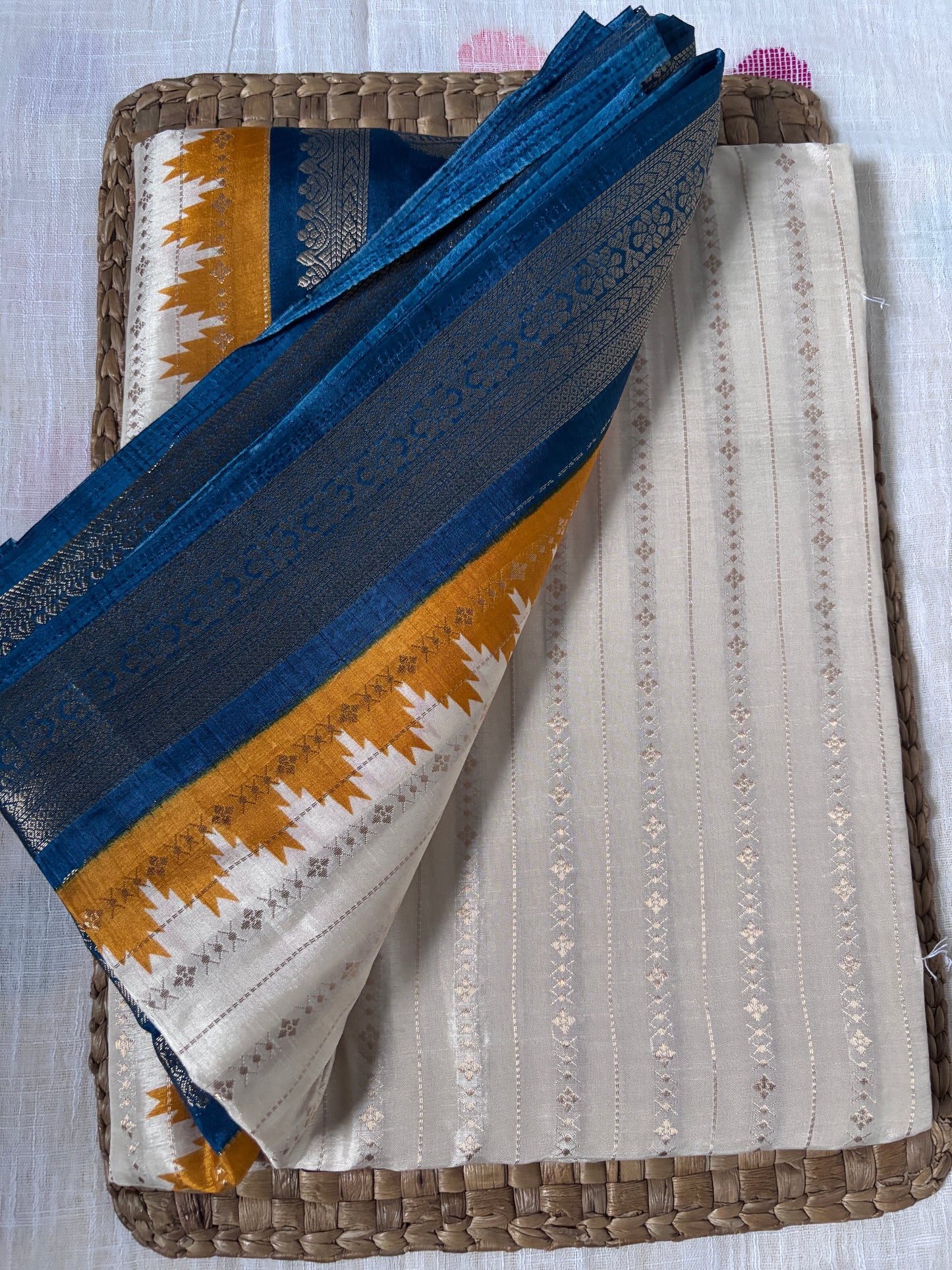 Buy Festive Silk Saree online – Close-up of glossy handwoven detailing