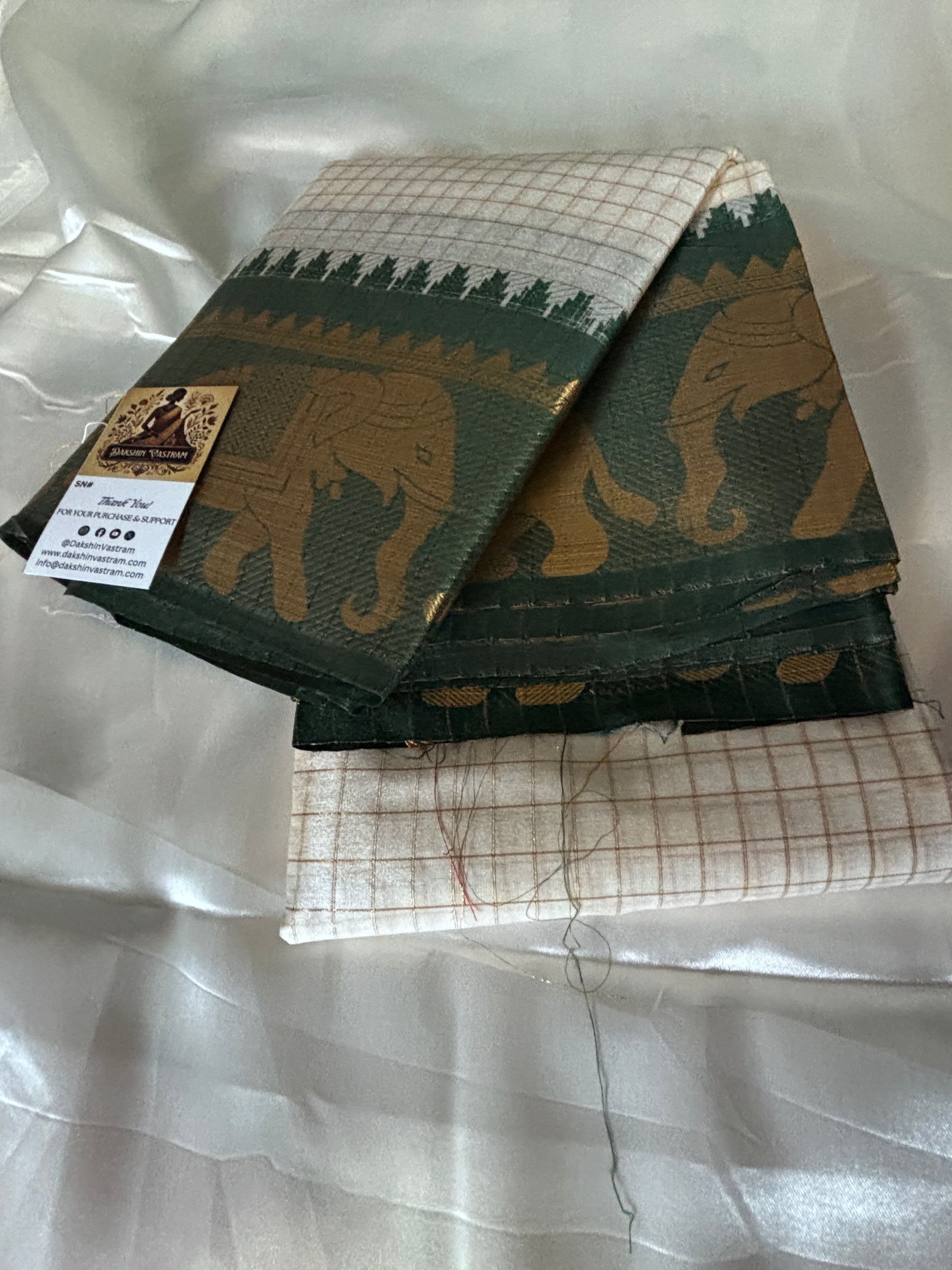 Buy Indian Dola Silk Sarees – Close-up of fabric texture and finish