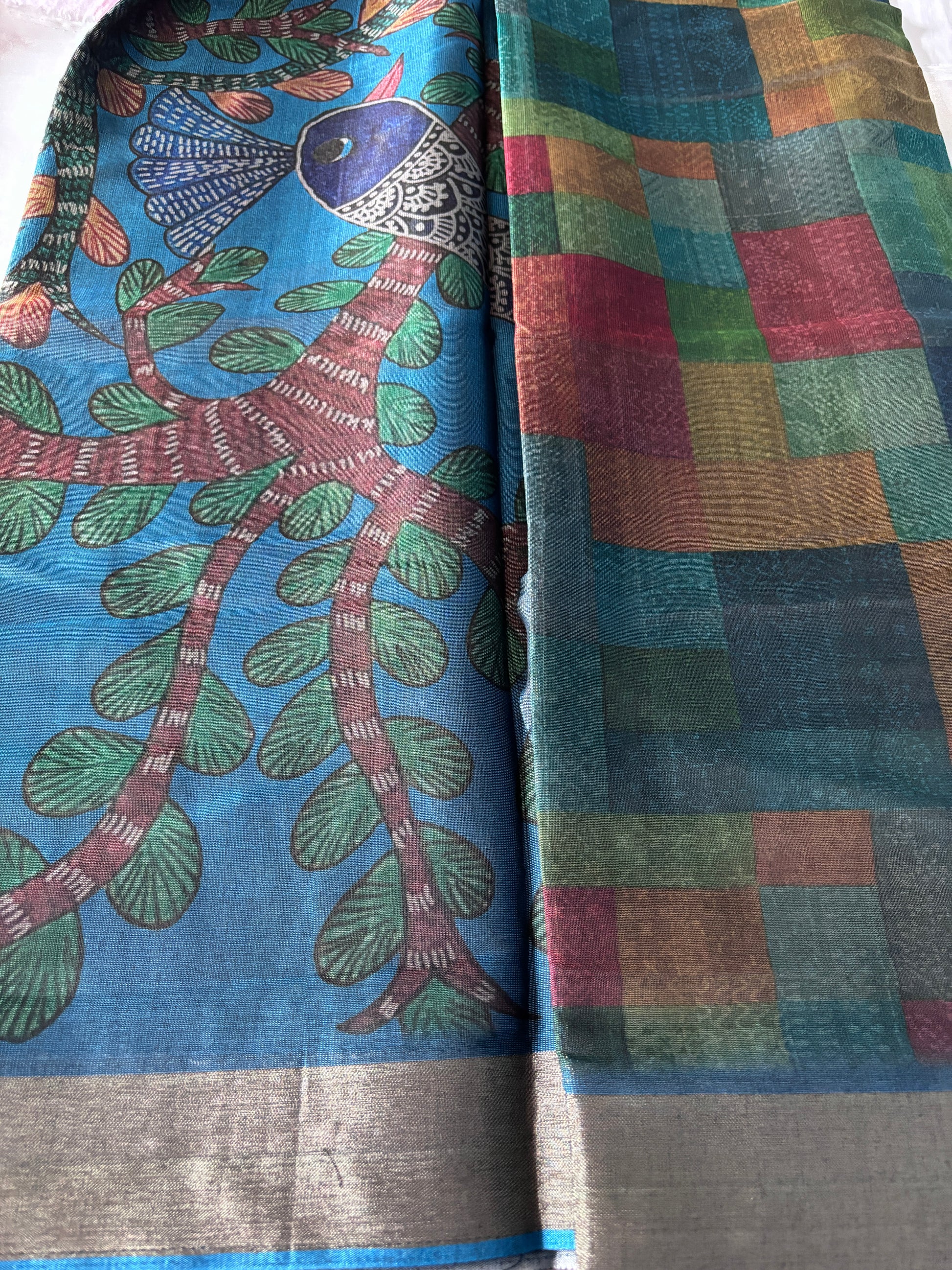 Buy Linen Sarees – Rear view showing pallu in motion