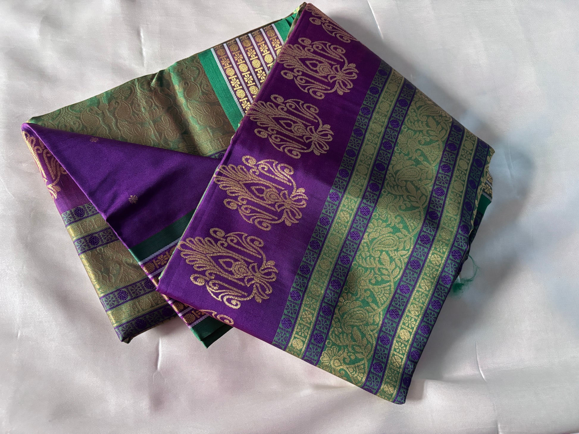 Shop Handloom Semi Silk Saree – Pallu and border detailing