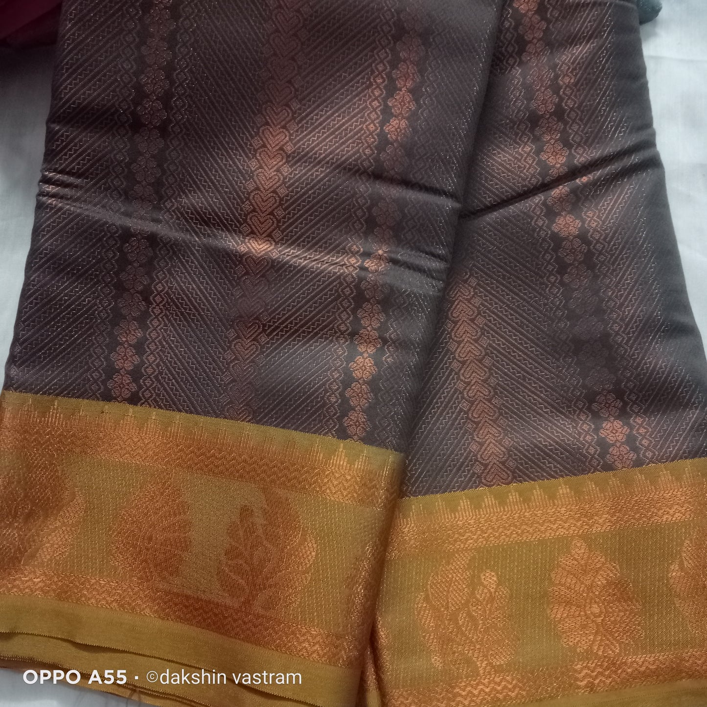 Mow Silk Saree | Beautiful border showcase an impeccable sense of style