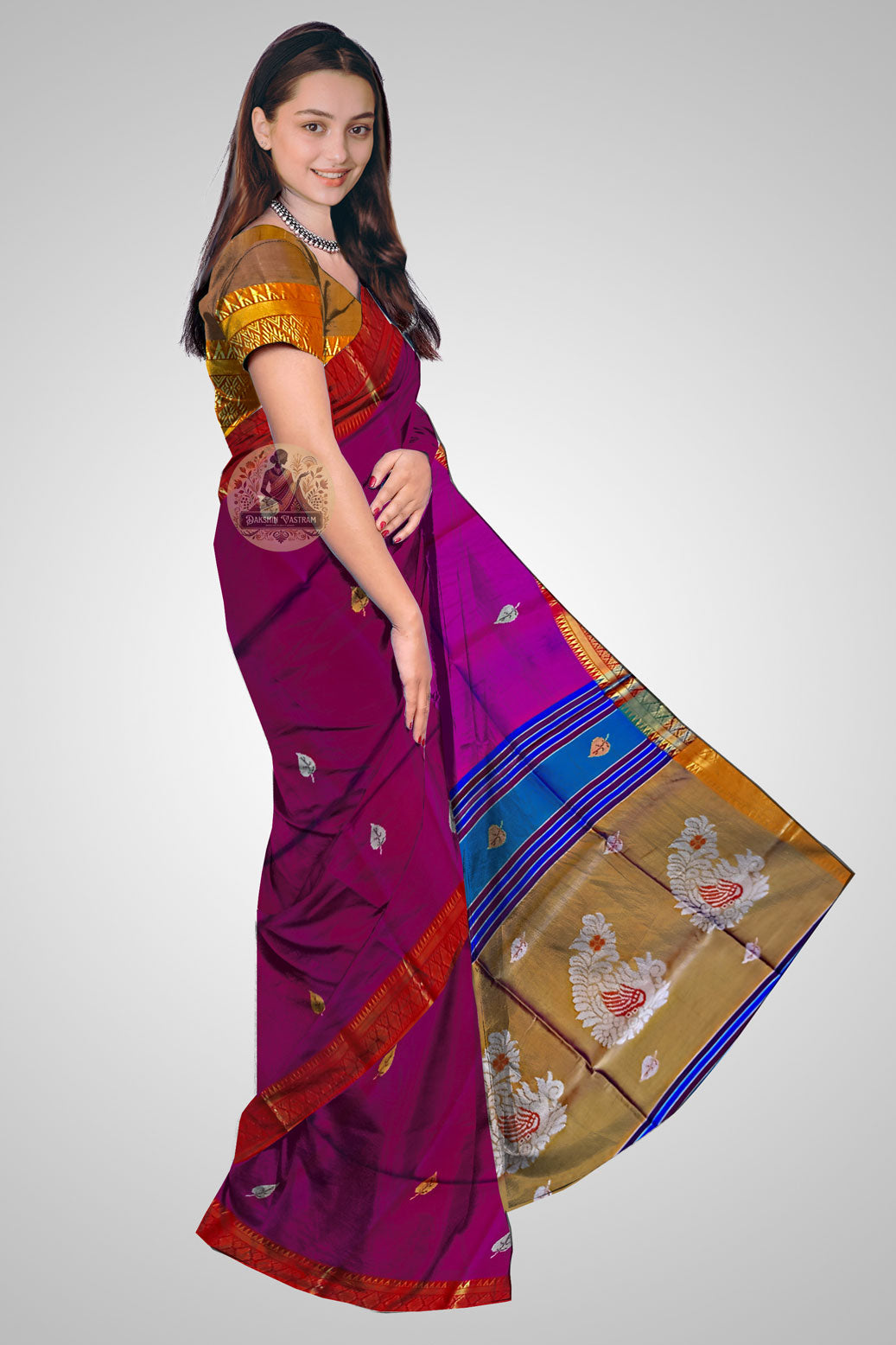 Buy Majestic Magenta Bengal Pure Silk Saree online – Saree side view