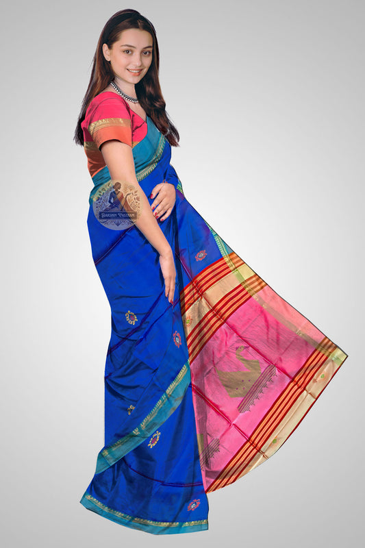 Buy Handloom Silk Saree – Side view showing traditional pallu