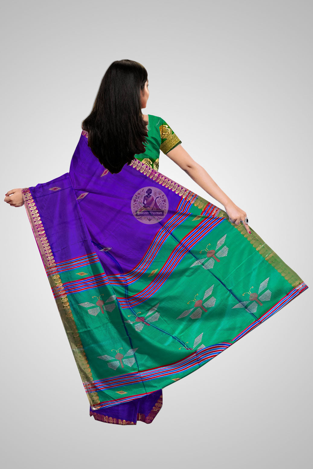 Buy Indian Pure Silk Sarees – Rear view highlighting pallu