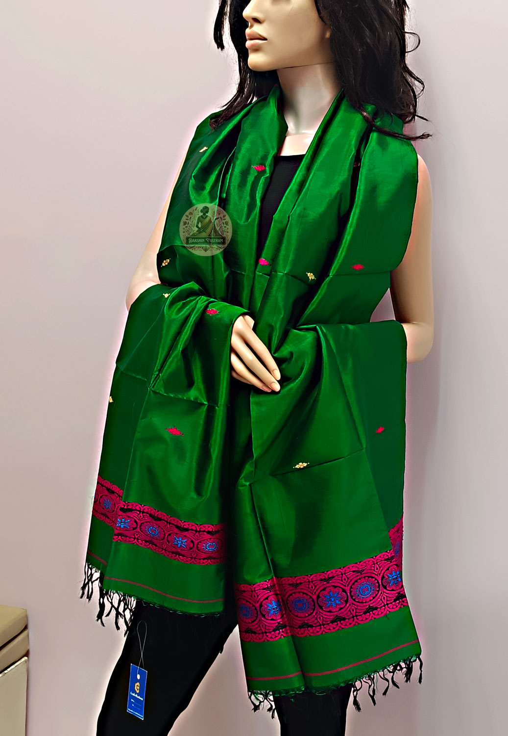 Order Handloom Stole Online – Zoomed texture and craftsmanship