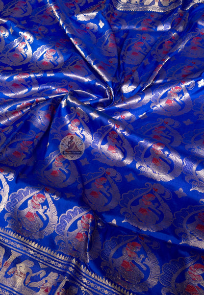 Close-up of golden zari conch and dhaak drum border detail on Swarnachari Silk Saree Mahalaya dawn Bishnupur Bengal handloom