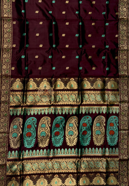 Full flat-lay of Swarnachari pure silk saree with golden zari dialogue border, tradition-in-exchange pallu, rhythmic buti field, and matching unstitched blouse piece, West Bengal handloom