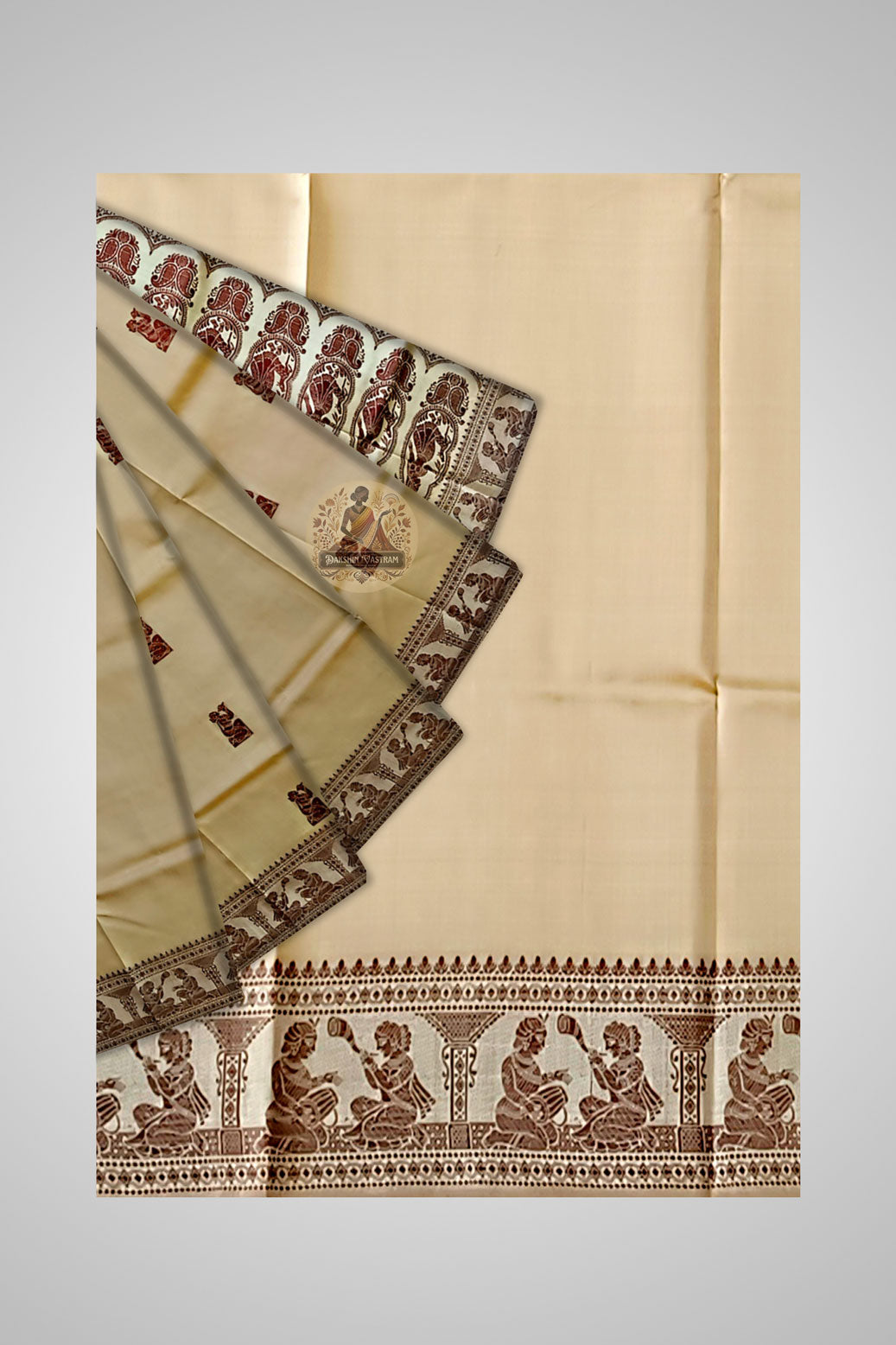 Buy Heritage Silk Saree online – Close-up of detailed Baluchari weave
