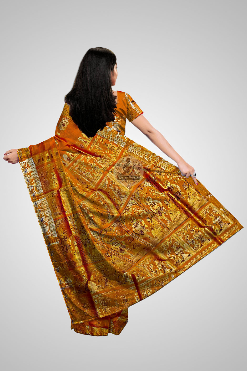 Buy Handloom Swarnachari Sarees – Rear pallu showcasing temple art