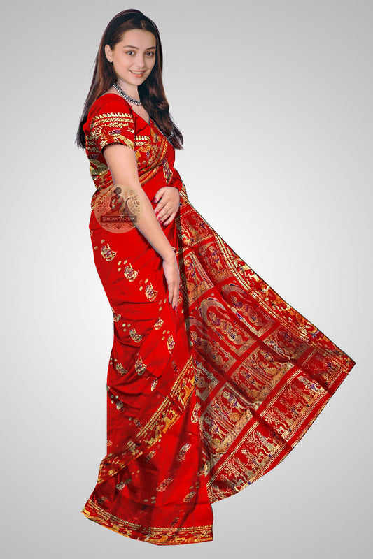 Shop Swarnachari Silk Saree online – Side profile of traditional golden zari drape