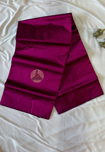 Side view of Bishnupur silk than showing fabric drape and sheen, handloom Bengal silk, lightweight and lustrous