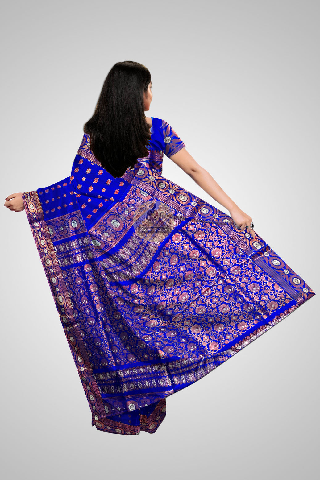 Buy Swarnachari Sarees – Rear view with pallu and traditional design
