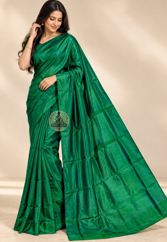 Front view of emerald green Bishnupur handloom silk saree with a plain body and lustrous folds
