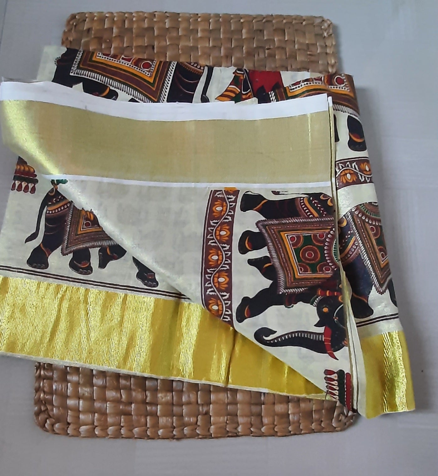 Buy Kasavu Cotton Saree online – Elegant Kasavu Cotton Saree rear view