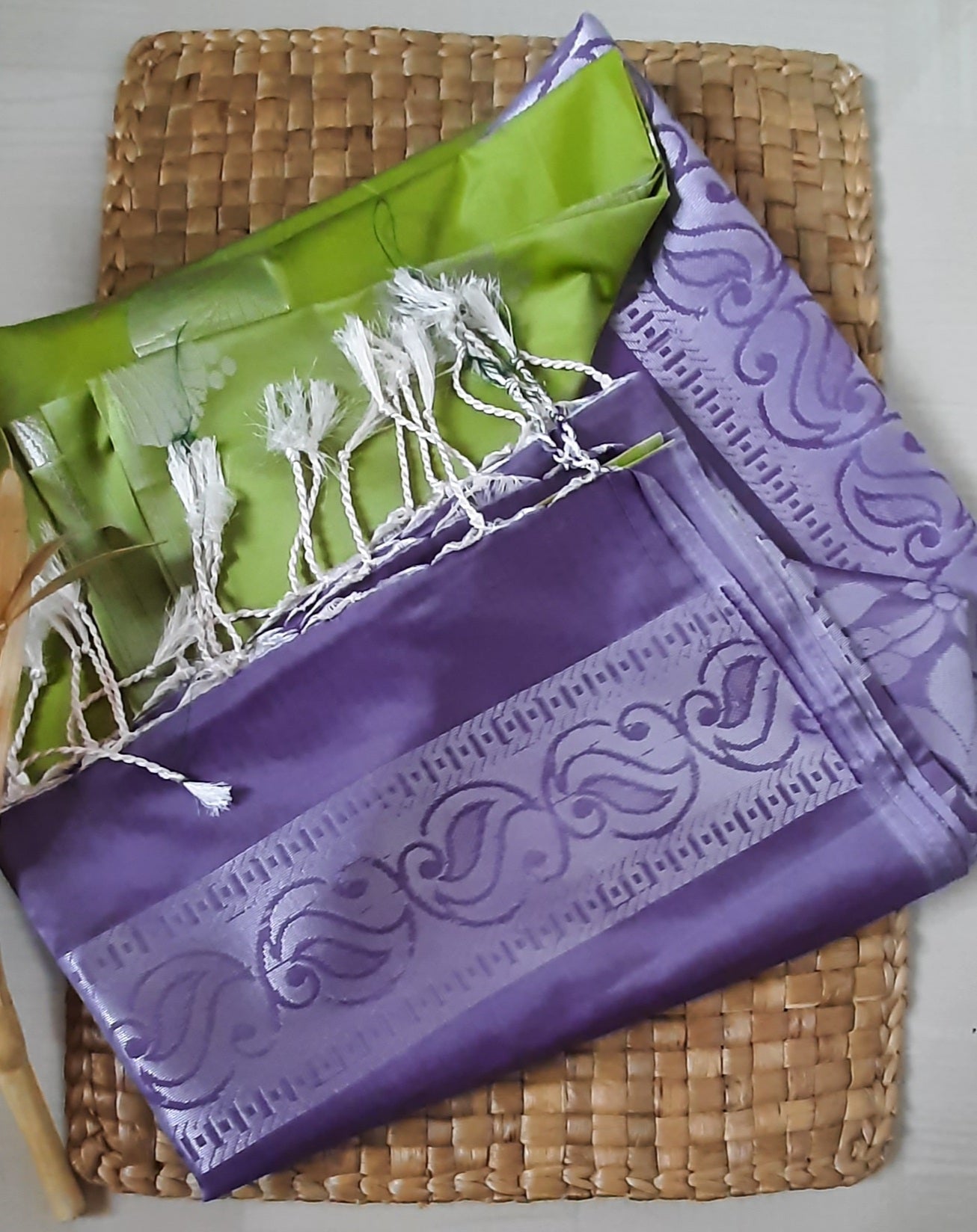 Buy South Indian Saree online – Semi Silk Saree close-up